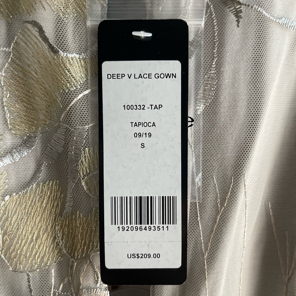 Bebe Deep V Lace Gown - Picture 6 of 7